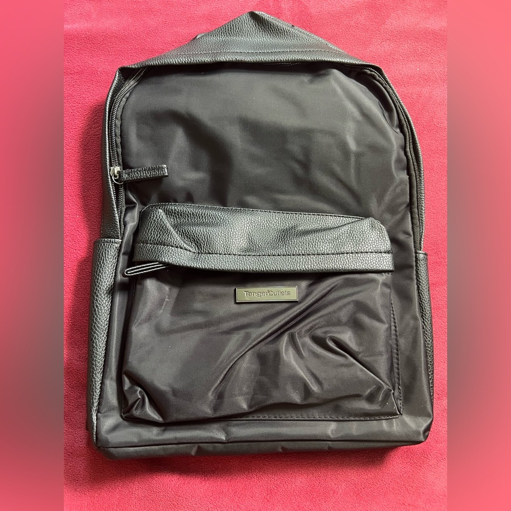 Tanger Outlets black backpack New